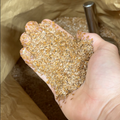 Leinsamen in Hand
