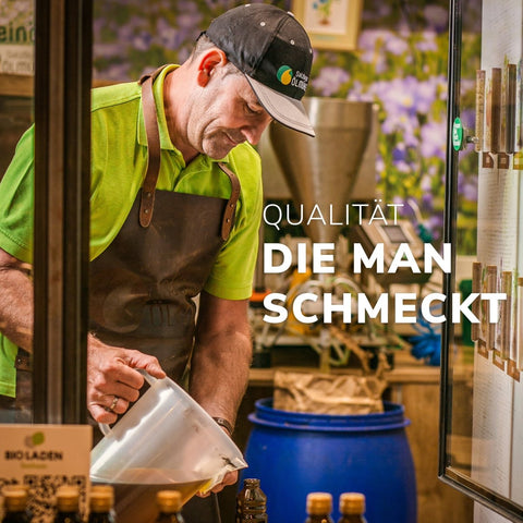 Qualität die man schmeckt - Thomas Wallner fühlt Öl ab - Bio Leinöl